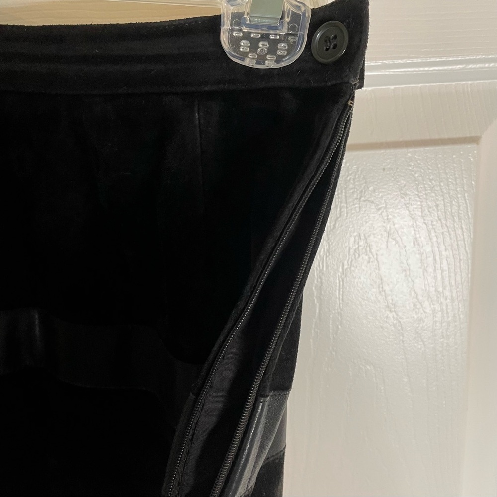 Vintage Saint Laurent Black Suede Mini Skirt with Leather Stripes Size 36 ~ US 6 - Picture 5 of 8